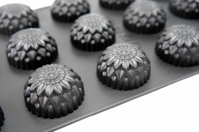 15 Chrysanthemum Chocolate / Candy Silicone Cake Baking Mould