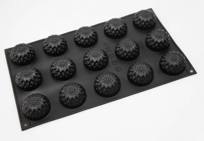 15 Chrysanthemum Chocolate / Candy Silicone Cake Baking Mould